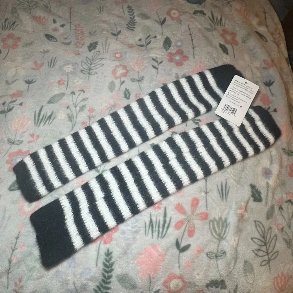 NWT Striped Fuzzy Arm Warmers OS Black White Scene Mall Goth Emo Grunge Y2K Rave